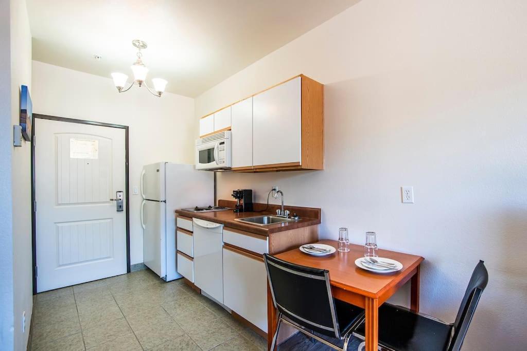 Vistas 115 - Modern Luxury Amenities Sleeps 4 * Sierra Vista